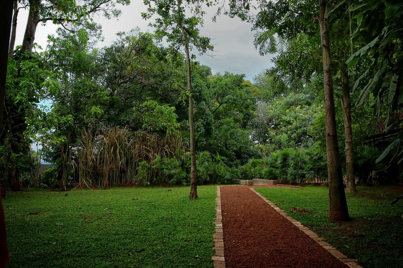 Kings Pavilion Luxury Hotel Kandy Esterno foto